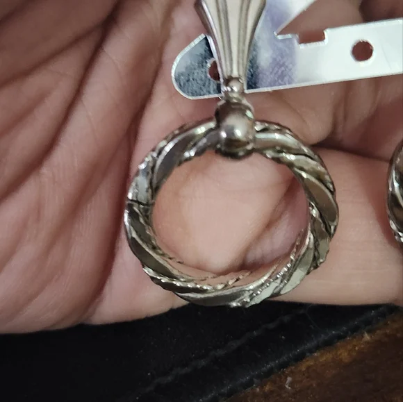 💜Silvertone twist hoop clip ons - Picture 2 of 4